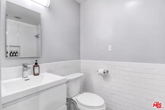 Building Photo - 5147 Fulton Ave