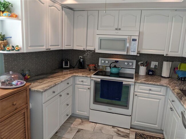 Building Photo - 2616 Cove Cay Dr
