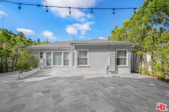 Building Photo - 2036 Hillsboro Ave