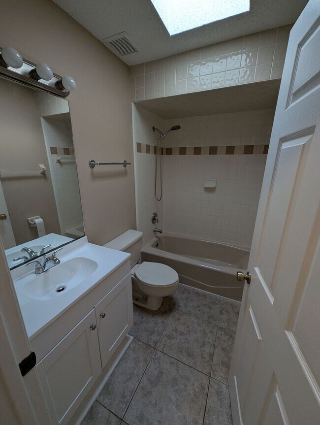 Building Photo - Charming 3 bed, 2 bath St. Augustine Shore...