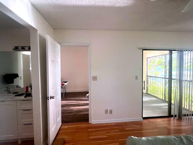 Building Photo - 2900 Olivewood Terrace