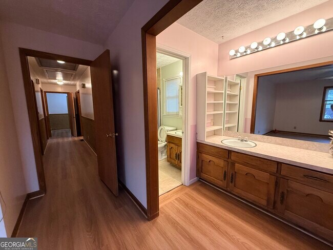 Building Photo - 191 Murphy Ave NW