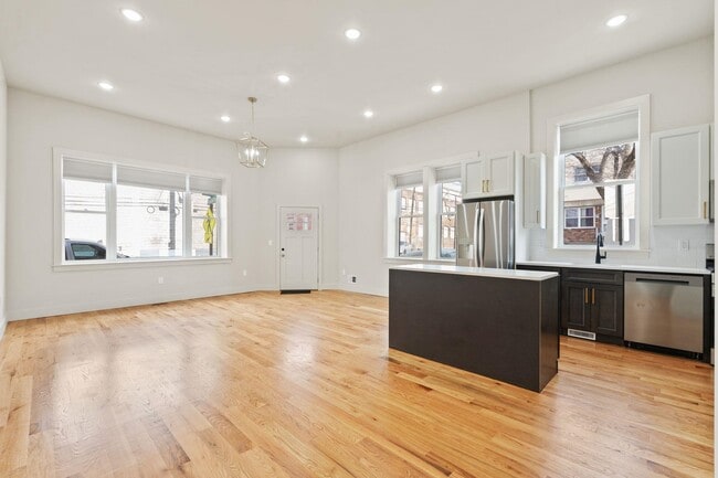 Building Photo - 150 West Side Ave