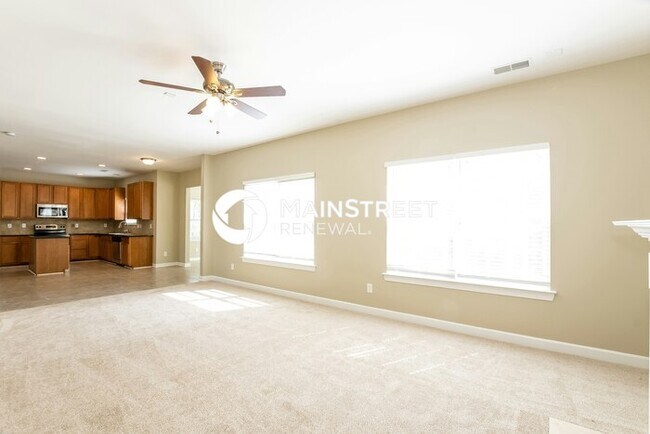 Building Photo - 4 Bedroom Pet-Friendly Home in Charlotte, NC with Main Street Renewal