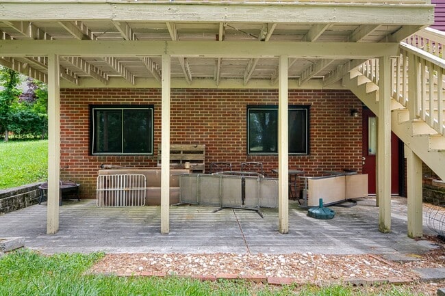 Building Photo - 3 or 4 Bed/ 3 1/2 bath