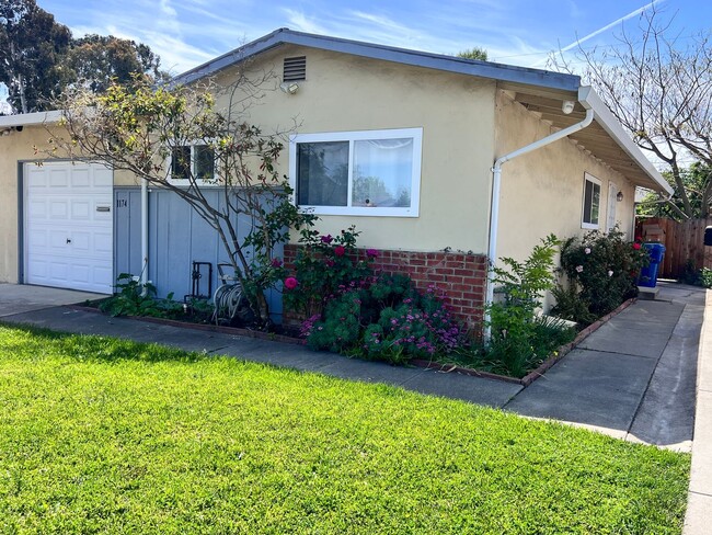 Building Photo - Campbell Duplex: 3 BR 1 BA with Garage & W...