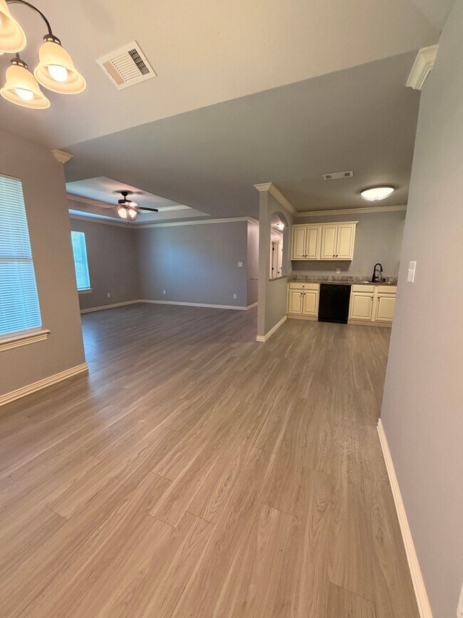 Building Photo - 1119 Springhill Rd