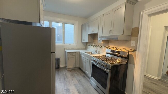 Building Photo - 56 Lindsley Pl