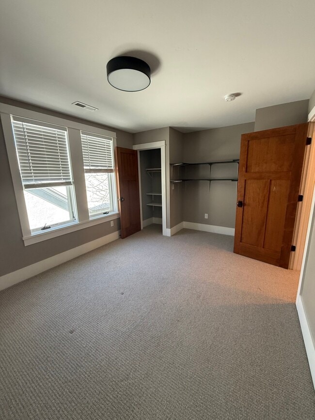 Building Photo - 425 S Yellowstone St