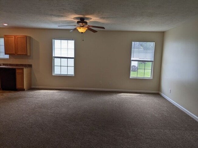 Building Photo - 4 Bedroom Home on East Side-Pets Welcome