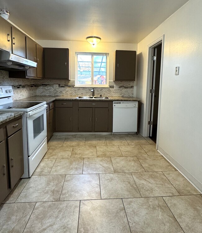 Building Photo - 12327 E Virginia Pl