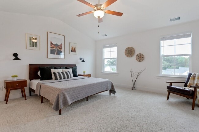 Building Photo - Franklin Townhome For Lease