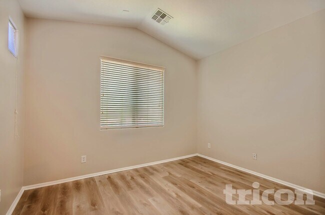 Building Photo - 1353 E Judi Dr