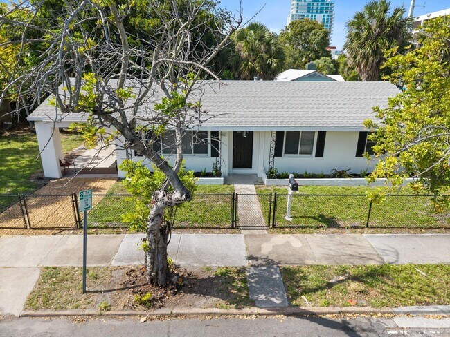 Building Photo - 401 42nd St