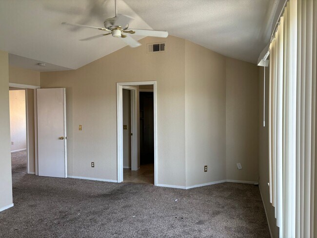 Building Photo - FABULOUS 4 BEDROOM MEDITERRANEAN RENTAL!