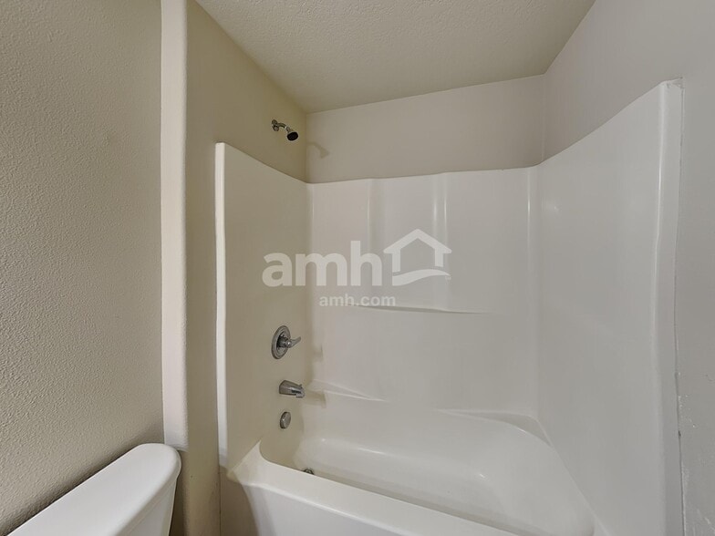 Building Photo - 465 Donna Dr