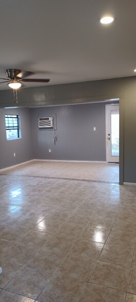 Building Photo - 301 Bolivar Ave