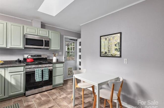 Building Photo - Must see home for everyone!!!