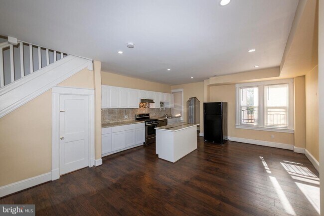 Building Photo - 3317 W Garrison Ave