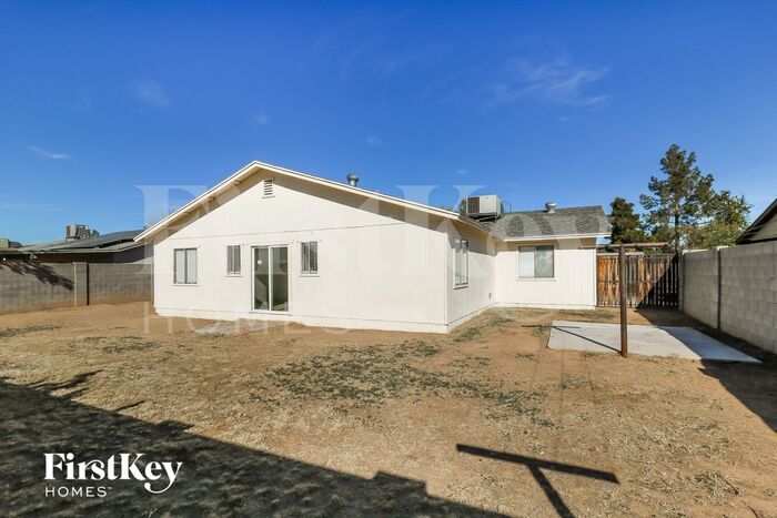 Building Photo - 8761 W Ironwood Dr