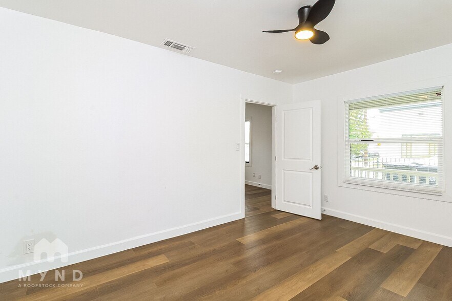 Building Photo - 702 Dixieanne Ave