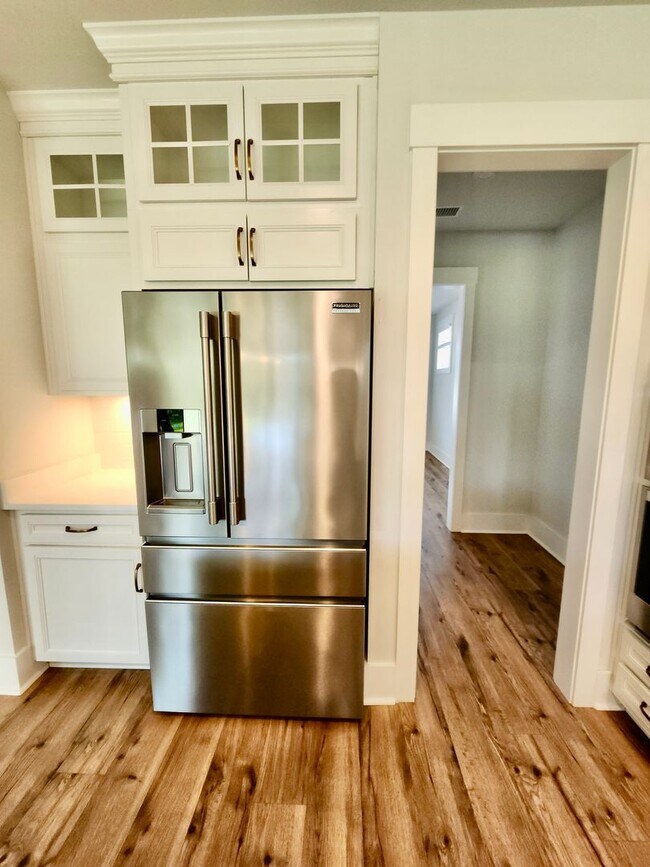 Building Photo - Like new beauty in Point Hope - Charleston