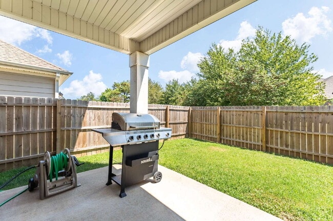 Building Photo - 3-Bedroom Retreat with 2.5 Baths in Rogers, AR – Spacious 2055 Sq Ft
