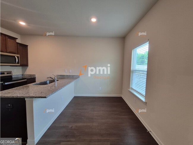 Building Photo - 511 Highwood Ln