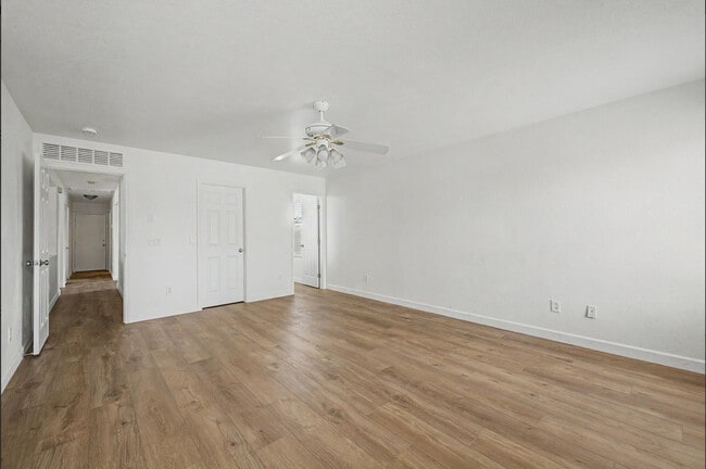 Building Photo - 1112 S Bogle Ct