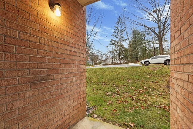 Building Photo - Goshen Valley 2 Bedroom 1 Bathroom Condo Available Now!