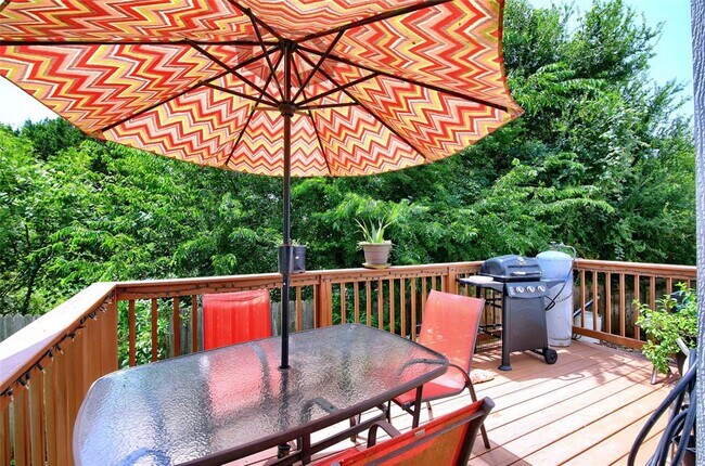 Building Photo - 5501 Bradford Pear Ln