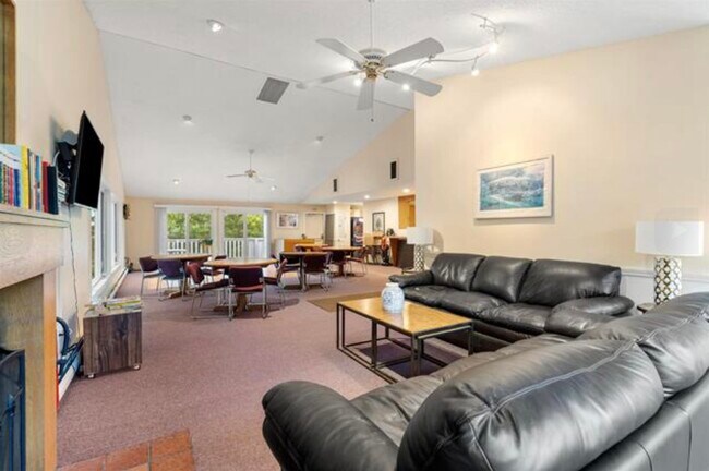 Building Photo - 5 Oak Hill Ln