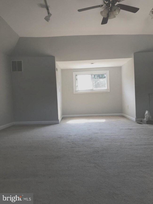 Building Photo - 136 Highland Ave
