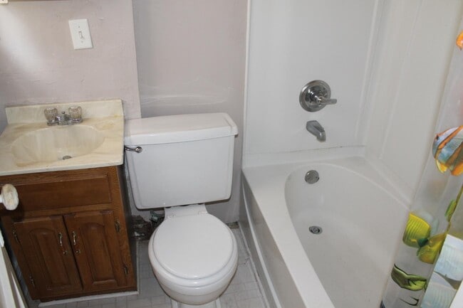 Building Photo - 20 N Willow St