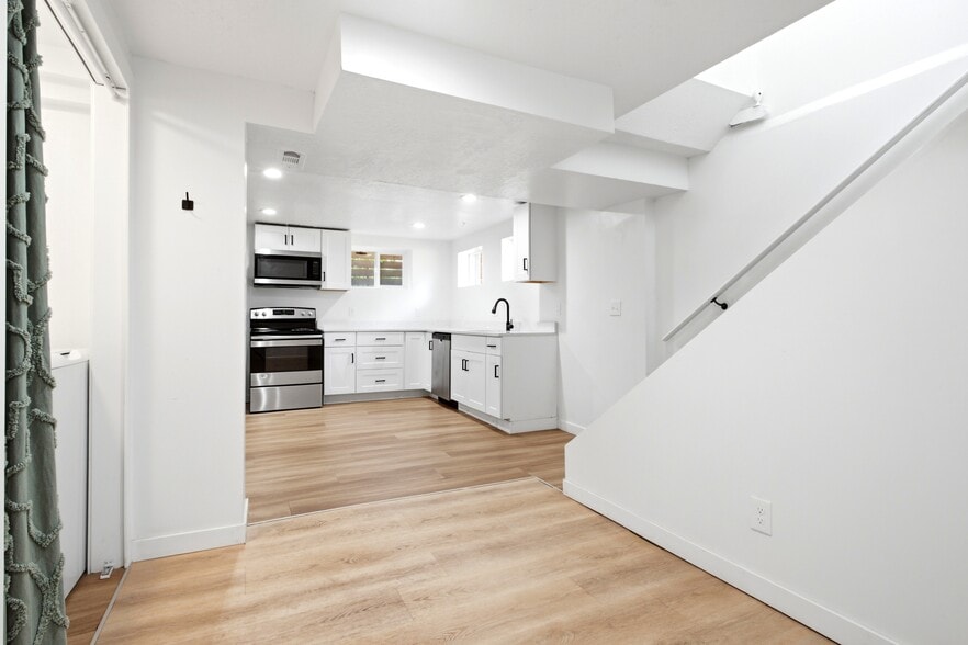Building Photo - 1603 S Major St