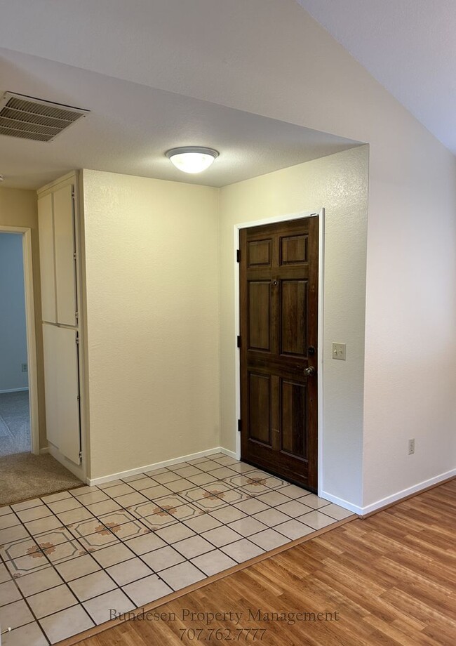 Building Photo - 1406 Morning Glory Dr