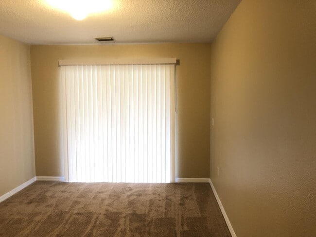 Building Photo - Beautiful Home