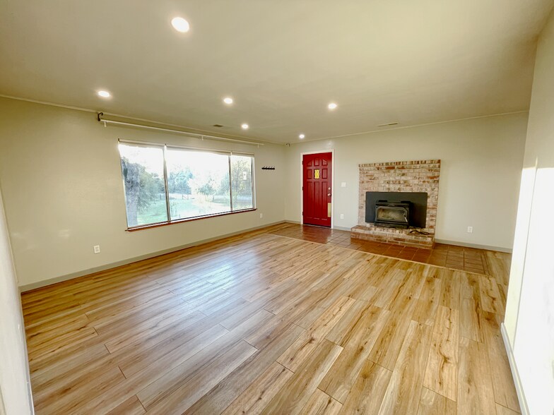 Building Photo - 9733 Hidden Ln