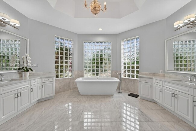 Building Photo - 2538 Montclaire Ct