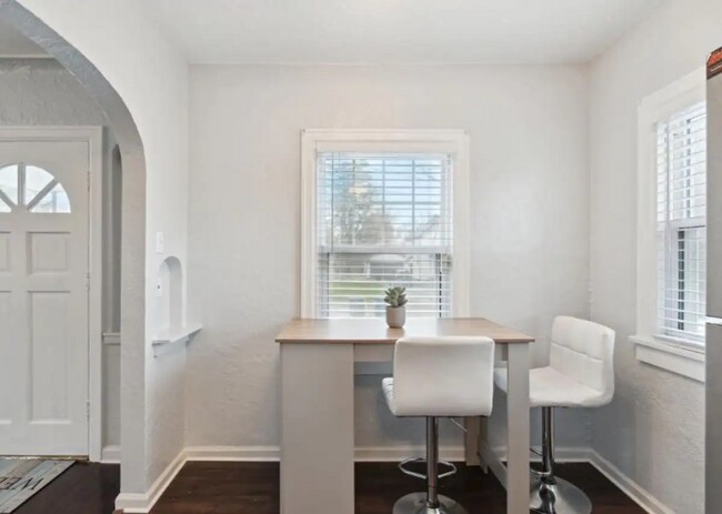 Building Photo - 1809 Rivard Rd