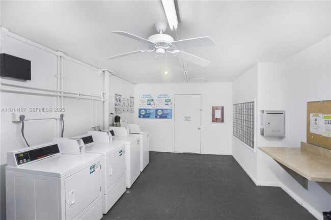 Building Photo - 13250 SW 4th Ct