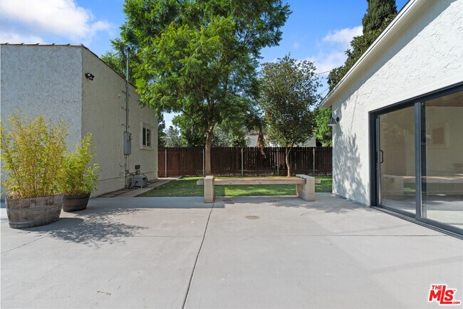 Building Photo - 4031 Edenhurst Ave