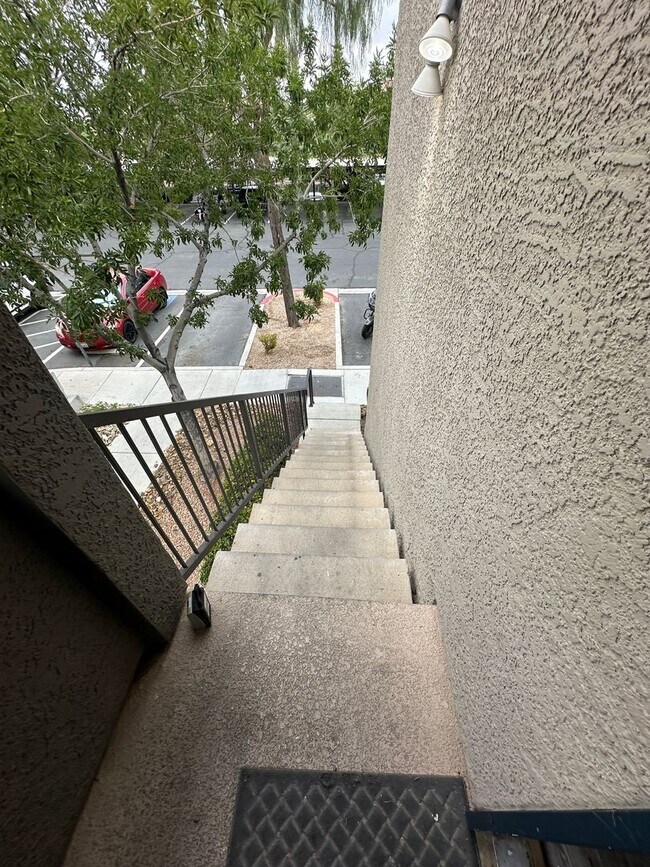 Building Photo - BEAUTIFUL 3BD/2BATH CONDO!