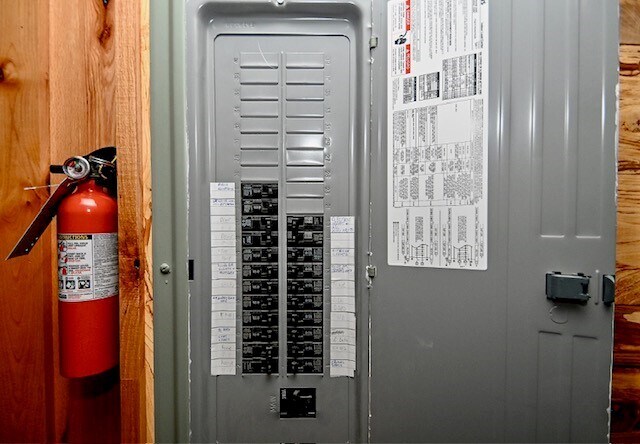 new 200 amp electric - 172 Diamond Ct SE