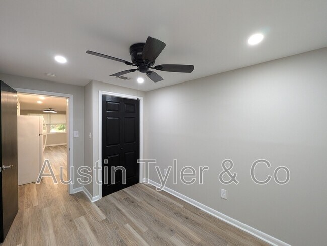 Building Photo - 2984A Smith St