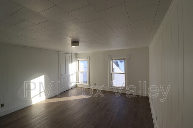 Building Photo - 122 S State St