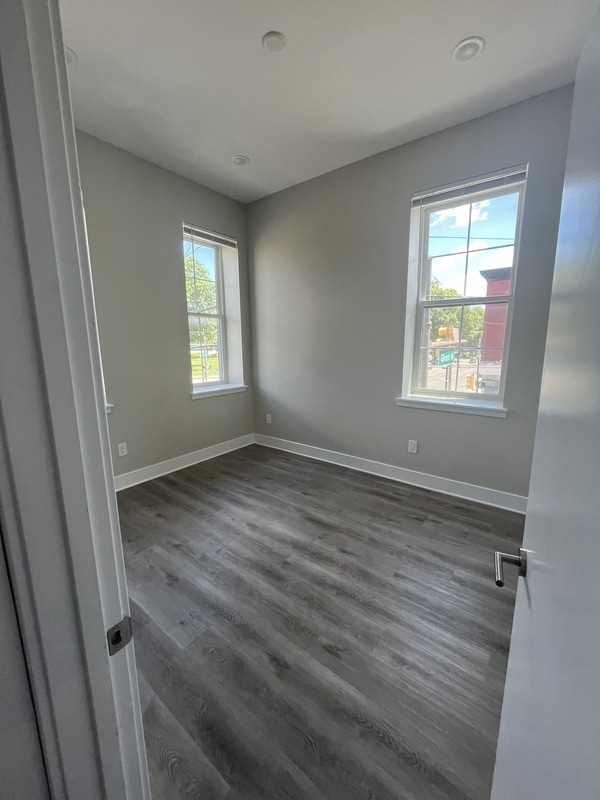 Building Photo - 4000 W Girard Ave