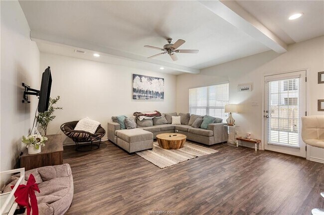 Building Photo - 403 Kate Ln