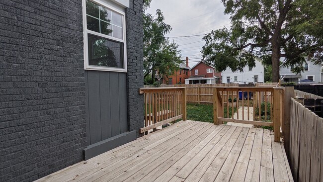 Building Photo - 423 Frebis Ave