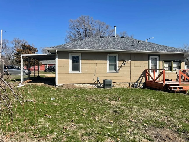Building Photo - 2 Bedroom Rock Falls Home with Covered Garage